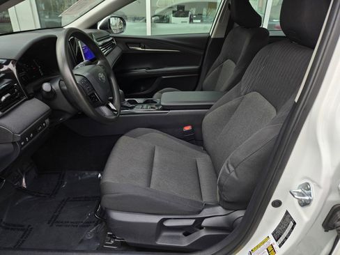Used 2025 Toyota Camry LE image 16
