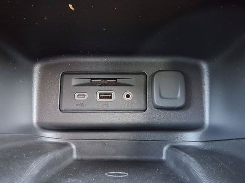Used 2023 Chevrolet Equinox Premier FWD image 10