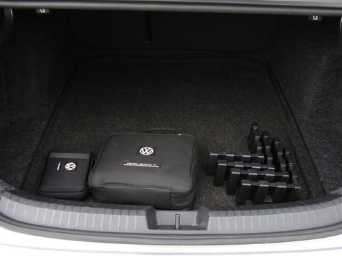 Used 2020 Volkswagen Jetta SEL Premium image 25