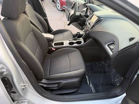 Used 2018 Chevrolet Cruze LS FWD image 13