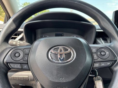 Used 2025 Toyota Corolla LE FWD image 25