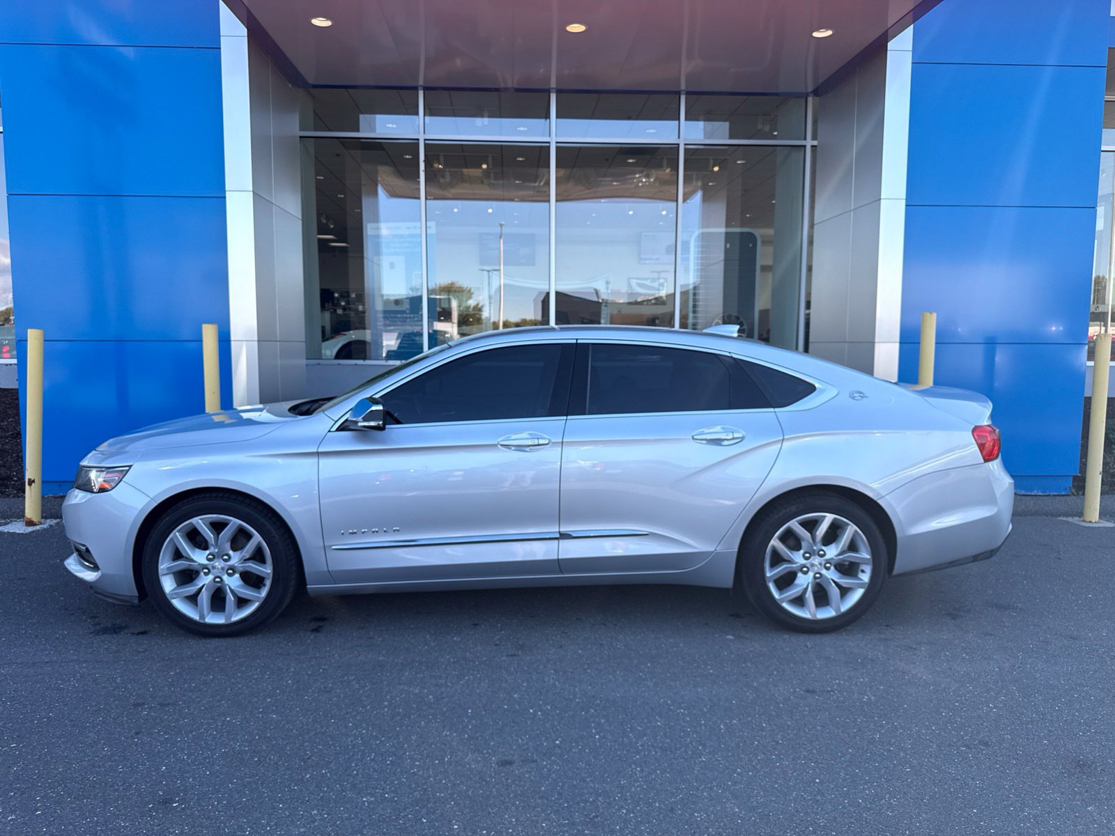 Used 2015 Chevrolet Impala LTZ FWD image 9