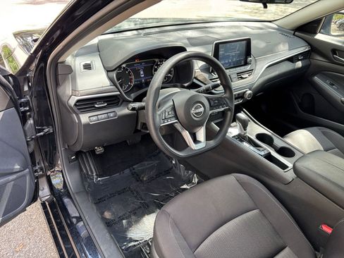 Used 2025 Nissan Altima 2.5 SV FWD image 44