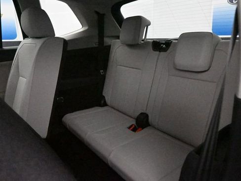 Used 2022 Volkswagen Tiguan SE image 11