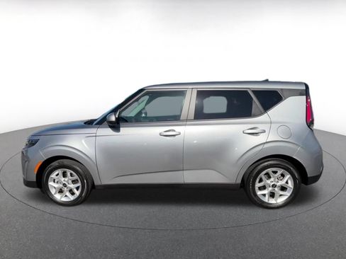 Used 2025 Kia Soul LX w/ LX Technology Package FWD image 9