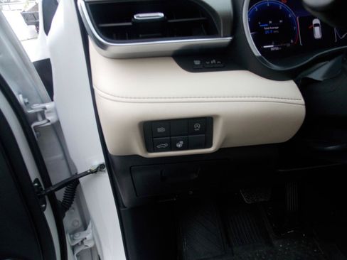 Used 2023 Toyota Highlander Limited FWD image 20