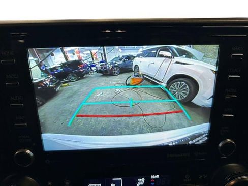 Used 2022 Toyota Highlander XLE AWD/4WD image 29