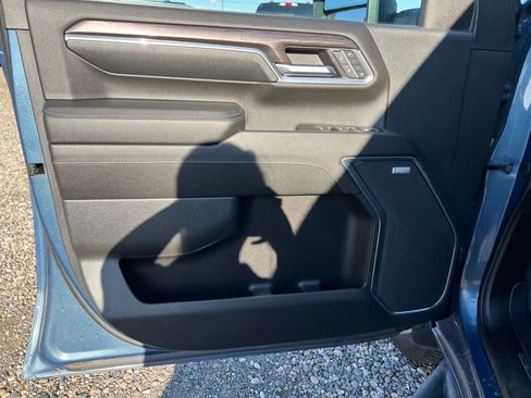 Used 2024 Chevrolet Silverado 2500 LTZ w/ LTZ Premium Package image 9