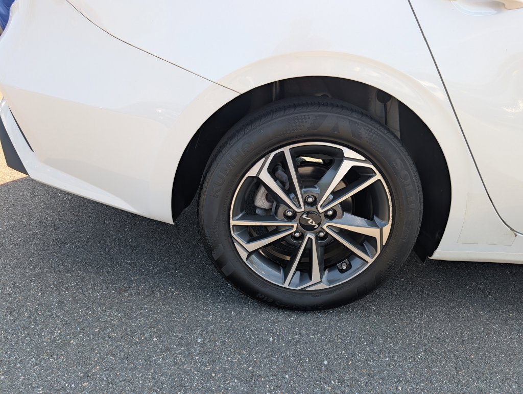 Used 2024 Kia Forte LXS w/ LXS Technology Package FWD image 13