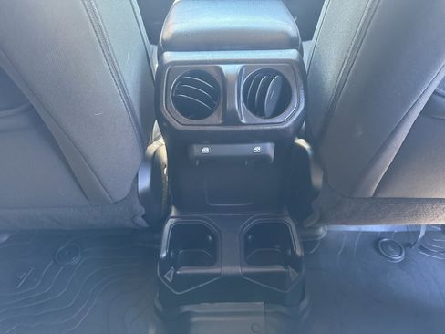 Used 2019 Jeep Wrangler Unlimited Sport S image 34