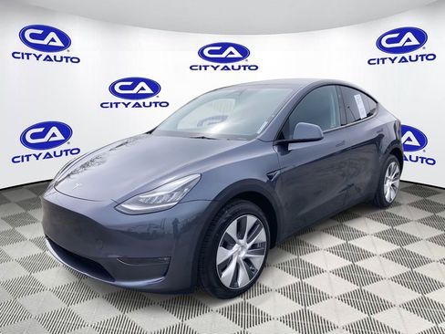 Used 2023 Tesla Model Y Long Range image 7
