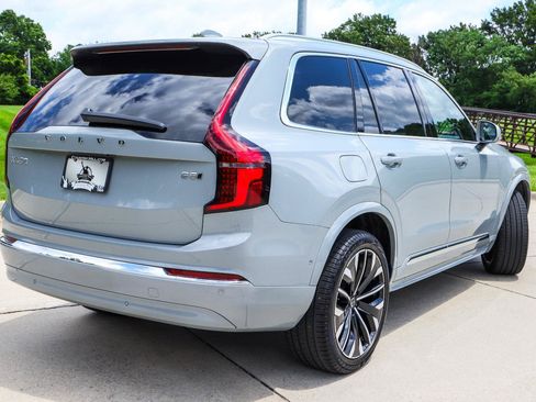 Used 2025 Volvo XC90 B5 Plus AWD/4WD image 17