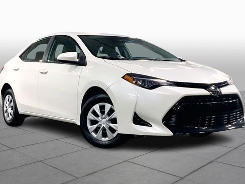 Used 2018 Toyota Corolla LE FWD image 3