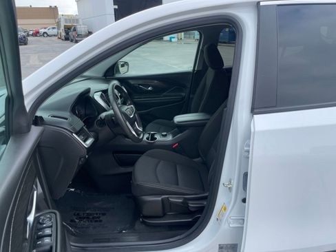 Used 2024 GMC Terrain SLE image 27