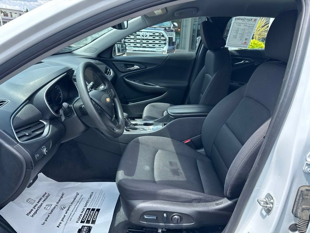 Used 2025 Chevrolet Malibu LT FWD image 11