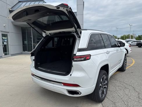 Used 2022 Jeep Grand Cherokee Overland AWD/4WD image 56
