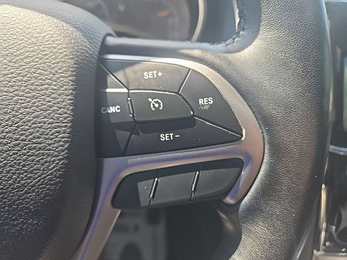 Used 2022 Jeep Grand Cherokee Limited AWD/4WD image 18