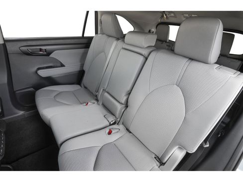 Used 2025 Toyota Highlander LE AWD/4WD image 11