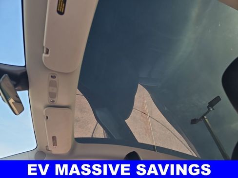 Used 2022 Tesla Model Y Long Range image 33