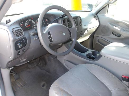 Used 2000 Ford Expedition XLT AWD/4WD image 9