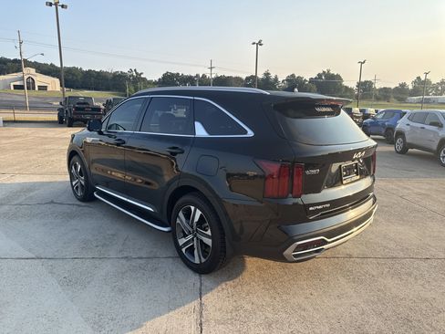 Used 2023 Kia Sorento SX Prestige image 5
