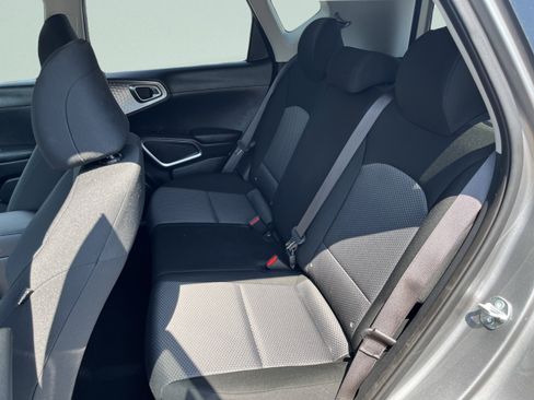 Used 2025 Kia Soul LX w/ LX Technology Package FWD image 28
