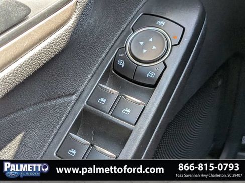 Used 2022 Ford Escape SE w/ SE Sport Appearance Package FWD image 26