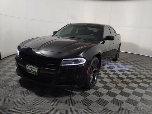 Used 2019 Dodge Charger SXT w/ Blacktop Package RWD image 15
