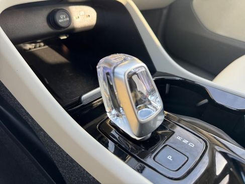 Certified 2023 Volvo XC40 B5 Ultimate w/ Protection Package Premier AWD/4WD image 18