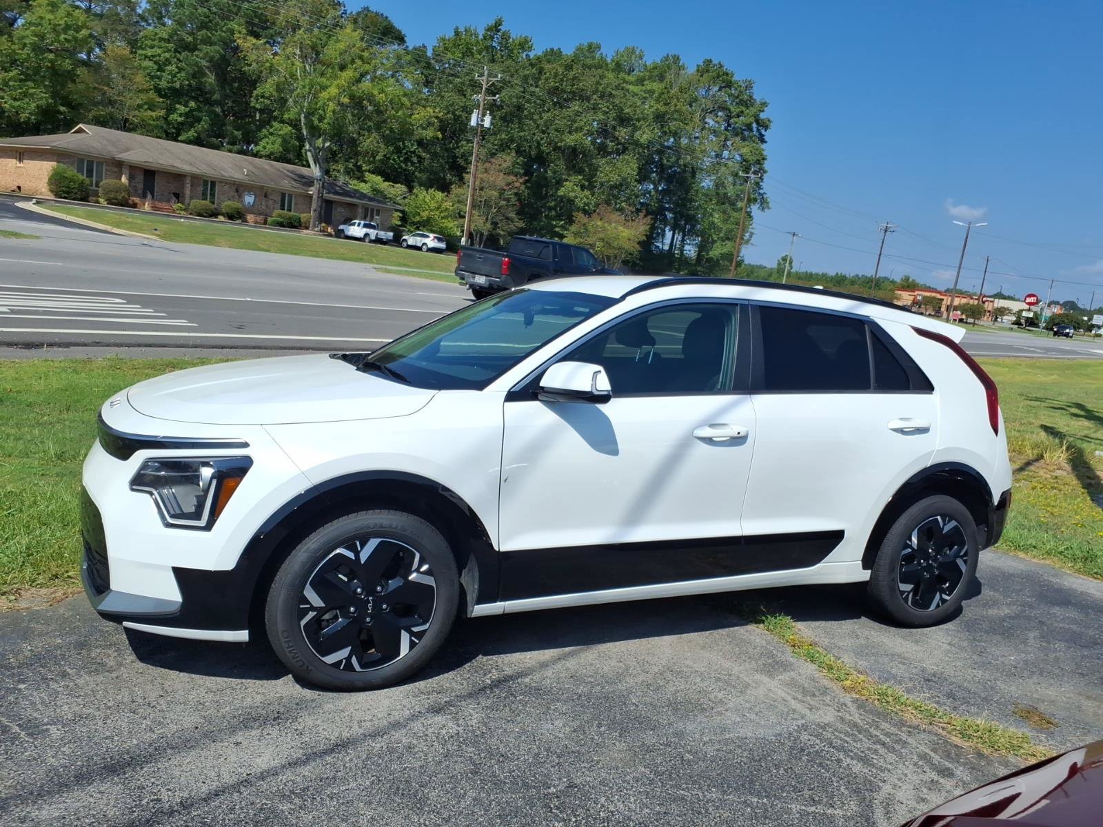 Used 2024 Kia Niro Wind FWD image 2