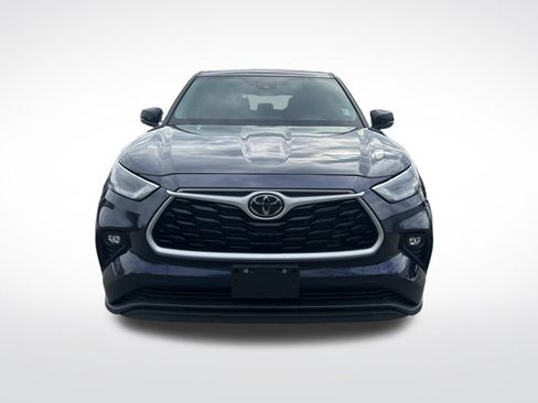 Used 2023 Toyota Highlander LE image 3