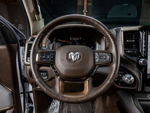 Used 2025 RAM 1500 Limited AWD/4WD image 19