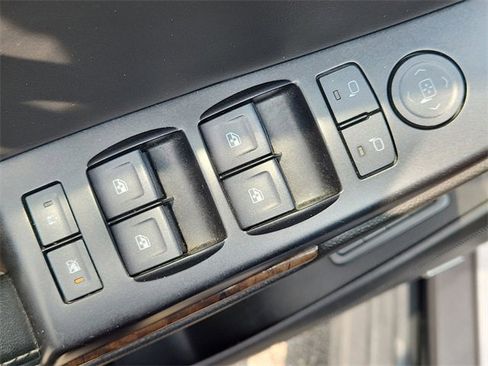 Used 2018 Chevrolet Suburban LT image 21