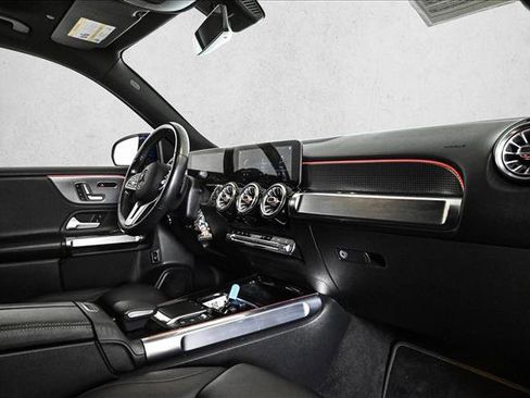 Used 2021 Mercedes-Benz GLB 250 4MATIC image 23