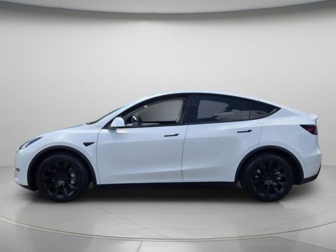 Used 2022 Tesla Model Y Long Range AWD/4WD image 3