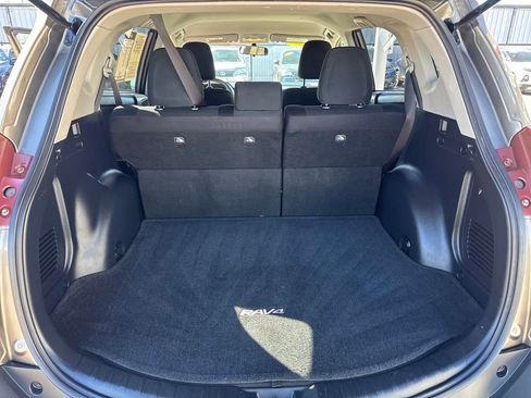 Used 2015 Toyota RAV4 LE image 21