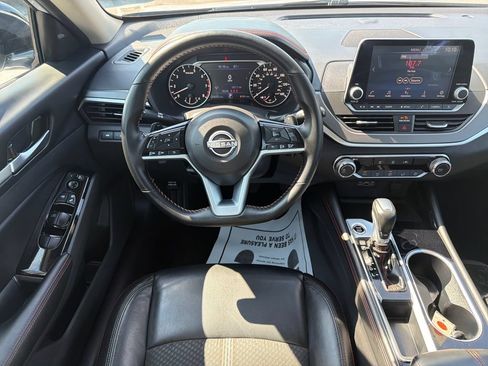 Used 2025 Nissan Altima 2.5 SR FWD image 16