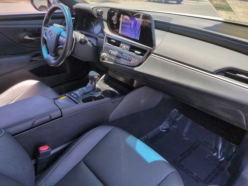 Used 2025 Lexus ES 300h w/ Premium Package FWD image 31