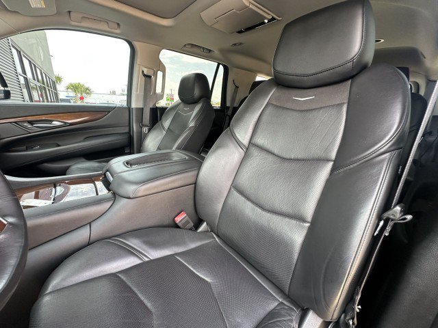 Used 2020 Cadillac Escalade Premium Luxury AWD/4WD image 12