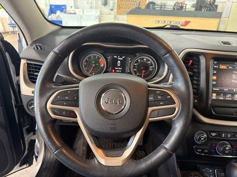 Used 2017 Jeep Cherokee Latitude w/ Comfort/Convenience Group image 7