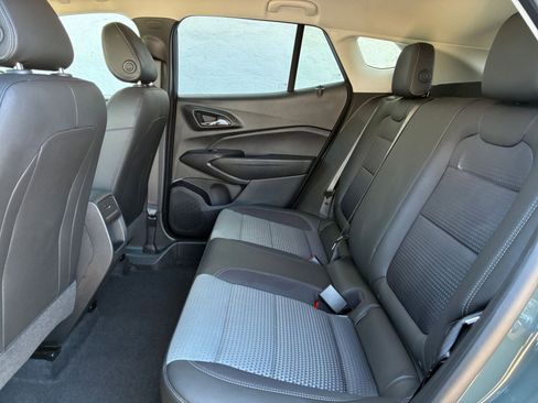 Used 2025 Chevrolet Trax LT w/ LT Convenience Package image 24