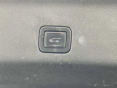 Used 2024 Cadillac Escalade Premium Luxury Platinum image 13