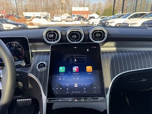 Used 2025 Mercedes-Benz GLC 300 4MATIC image 18