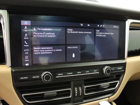 Used 2020 Porsche Macan AWD/4WD image 29