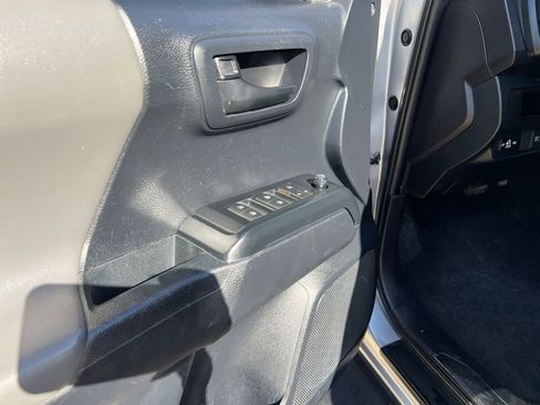 Used 2019 Toyota Tacoma SR image 12