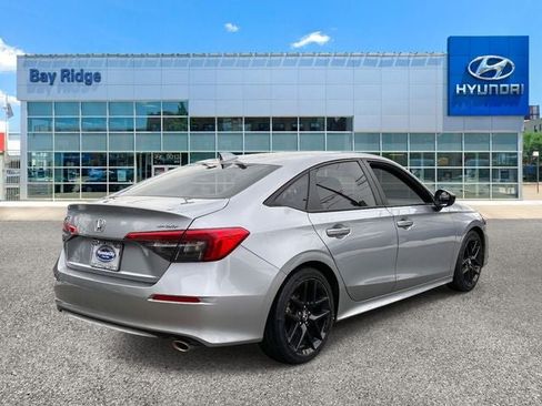 Used 2023 Honda Civic Sport image 4