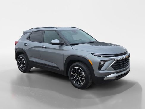 Used 2024 Chevrolet TrailBlazer LT w/ Driver Confidence Package image 8