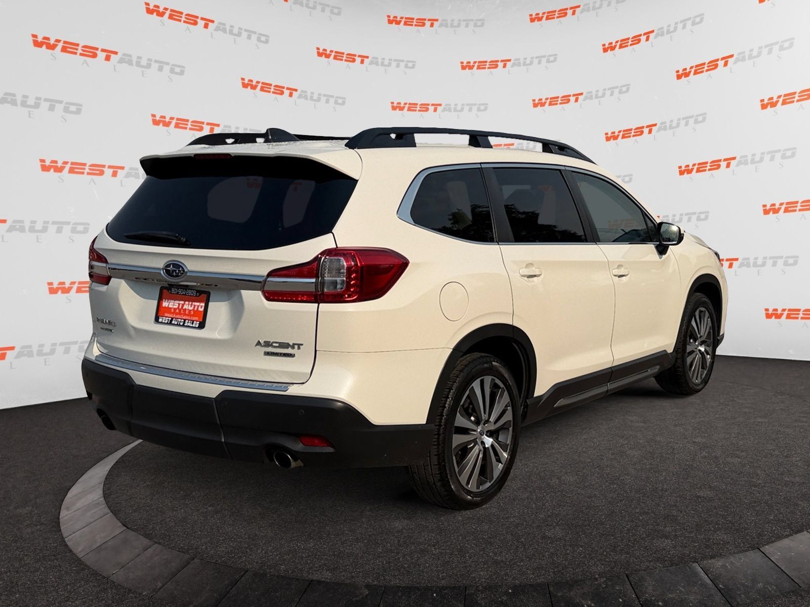 Used 2022 Subaru Ascent Limited w/ Technology Package AWD/4WD image 5