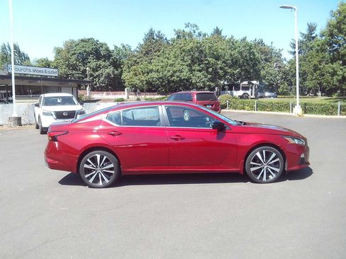Used 2022 Nissan Altima 2.5 SR AWD/4WD image 6