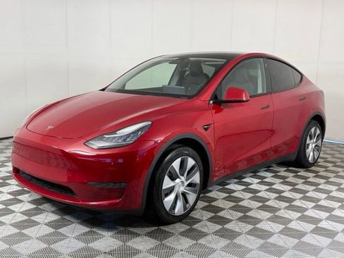 Used 2023 Tesla Model Y Long Range AWD/4WD image 2